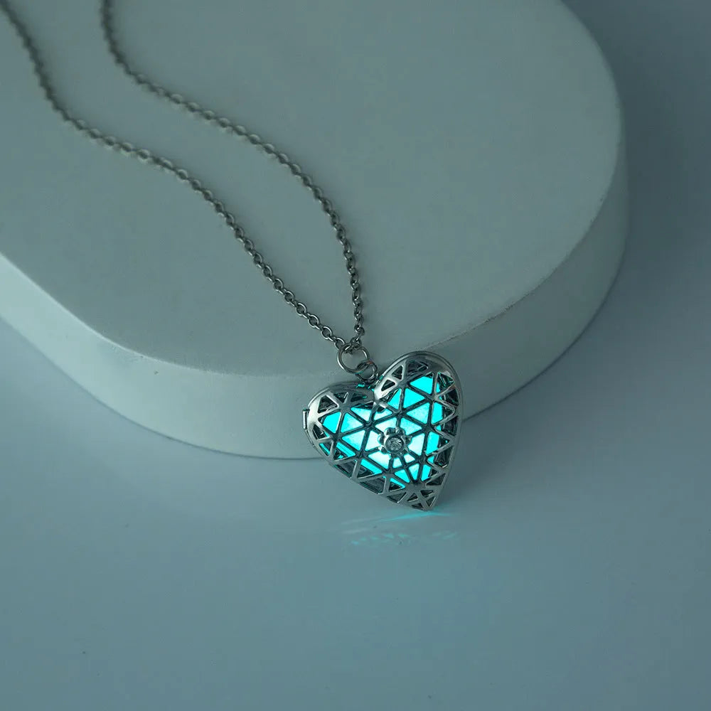 European And American Hollow Luminous Heart Necklace Pendant - Bellarte Enchanté European And American Hollow Luminous Heart Necklace Pendant
